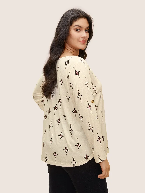 bandana-print-notched-pleated-tab-sleeve-t-shirt