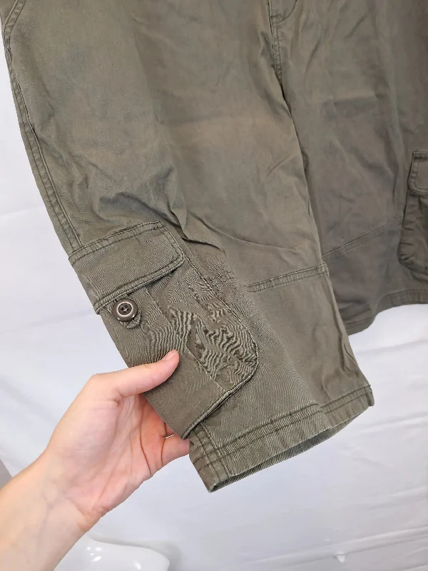 city-chic-khaki-cargo-straight-leg-shorts-size-18-b018-402-gn