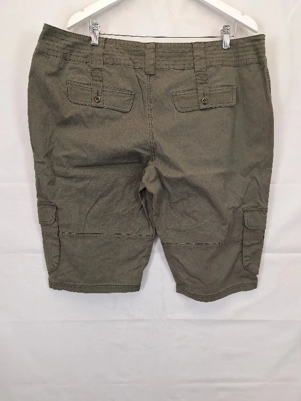 city-chic-khaki-cargo-straight-leg-shorts-size-18-b018-402-gn